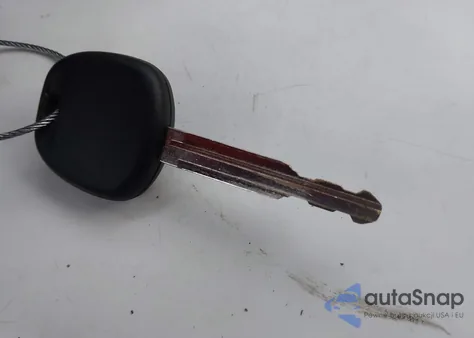 2003 Toyota Camry Le z USA, uszkodzony, nr VIN 4T1BE32K33U203726